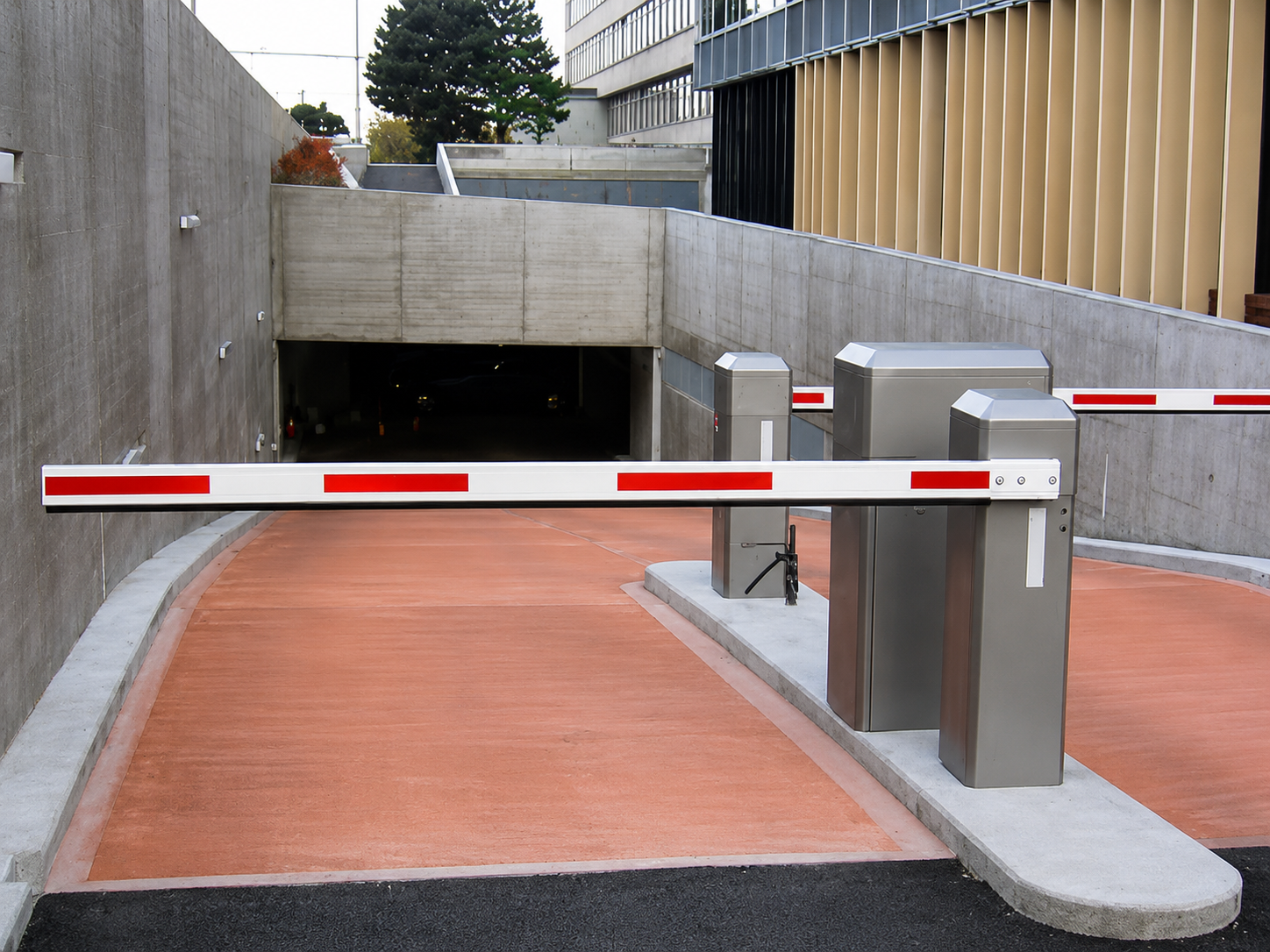 Boom barrier slat profile and surface finish — corrosion-resistant detail